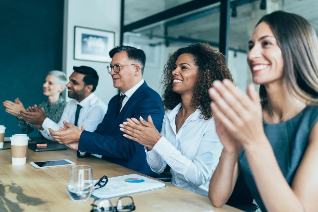 Employees who they are. Formal leader. Общение с переводчиком. Доброжелательный сотрудник. Encourage.