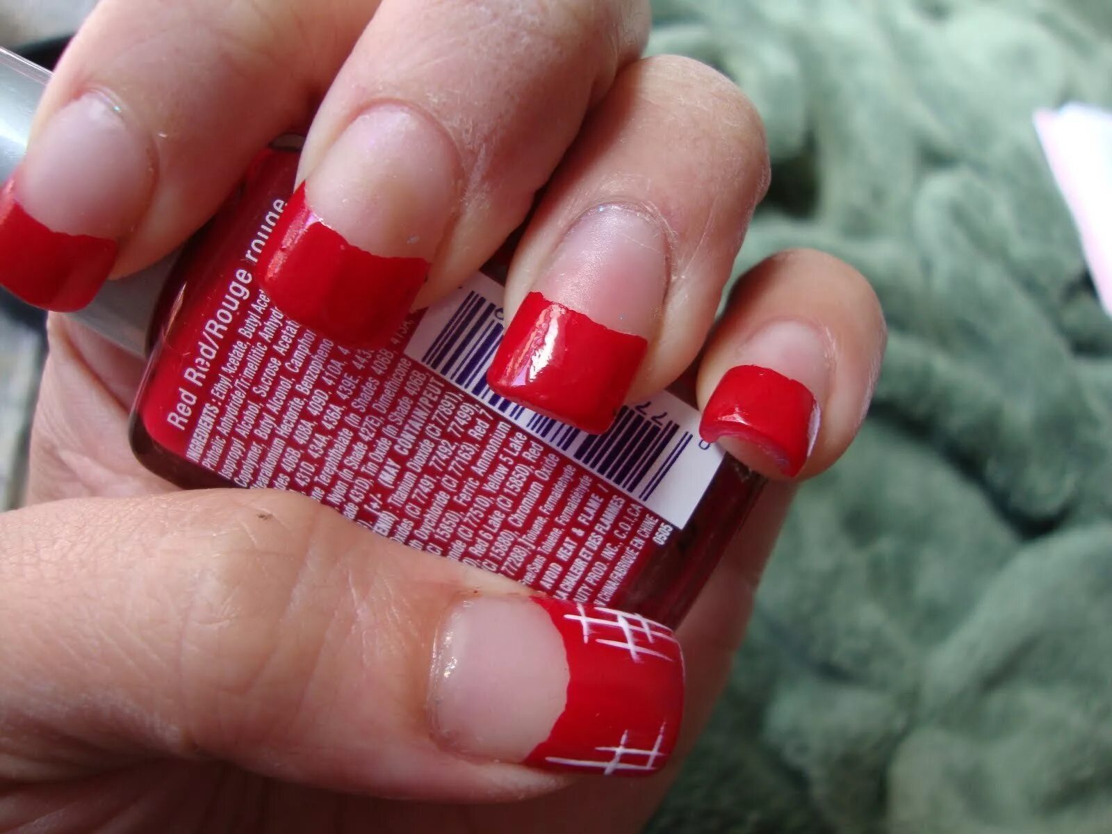 Нейл 17. Красные квадратные ногти. Красные ногти квадрат. Красный маникюр форма квадрат. Красный маникюр на широкие ногти.