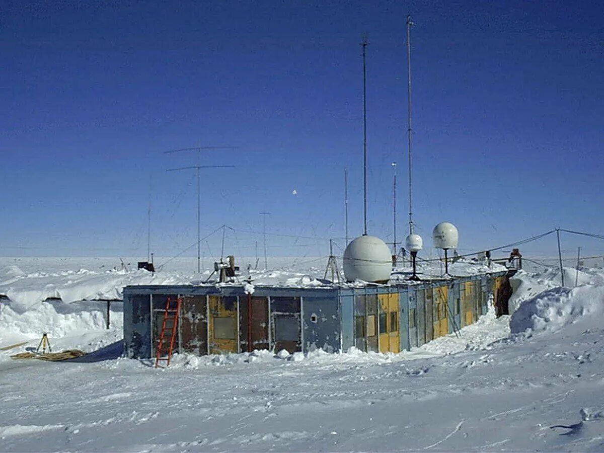 Российская полярная станция восток. Станция восток внутри. Зимовочный комплекс станции «восток». Полярная станция восток внутри. Станция восток внутри антарктида.