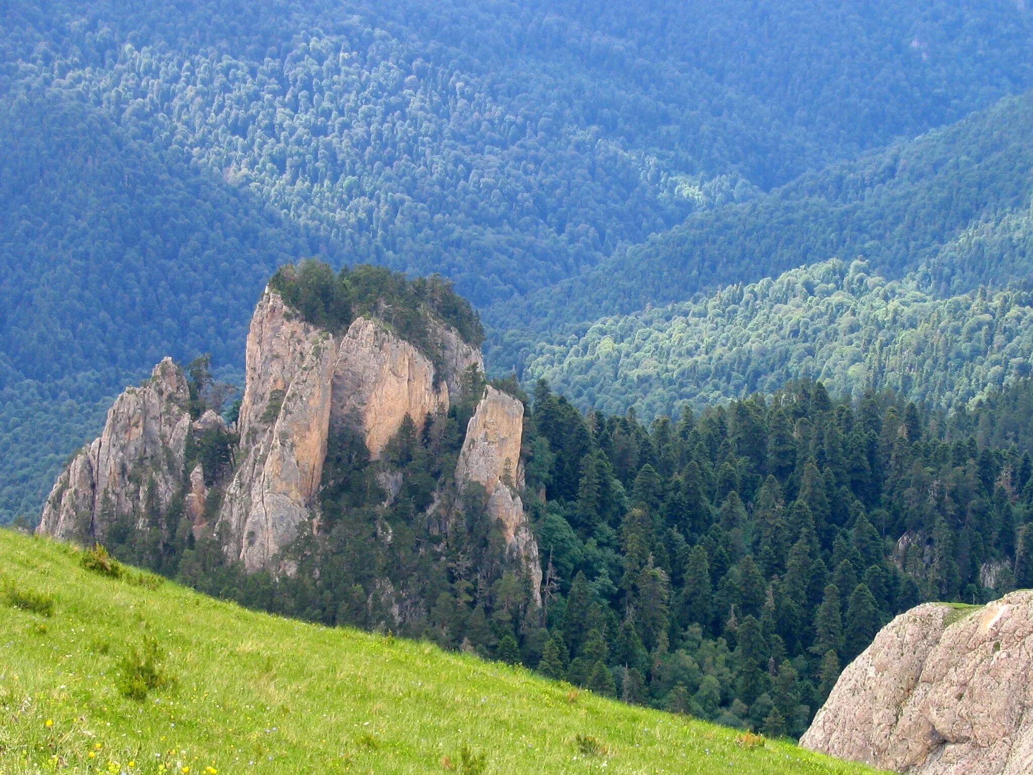 Большой тхач балаган. Гора утес бичура. 3. Храм колокольня новодевичьего монастыря. Гора колокольня кумардак.