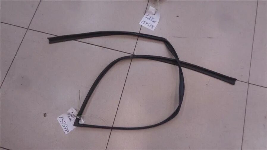 Уплотнительная резинка форд фиеста топливного бака. 96548102 уплотнитель двери. Дверной уплотнитель лифан икс 60. Уплотнитель люка lifan x60. Lifan x60 уплотнитель стекла передней двери.