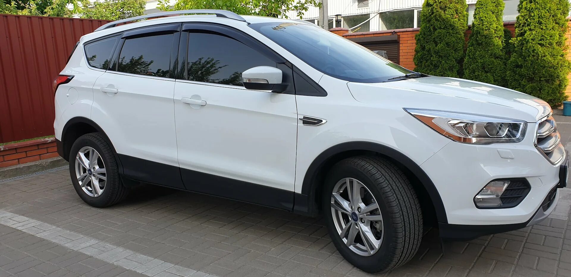 Kuga 2 r19. Диски Форд Куга 2. Форд Куга белый r17. Форд Куга 2018 белый.