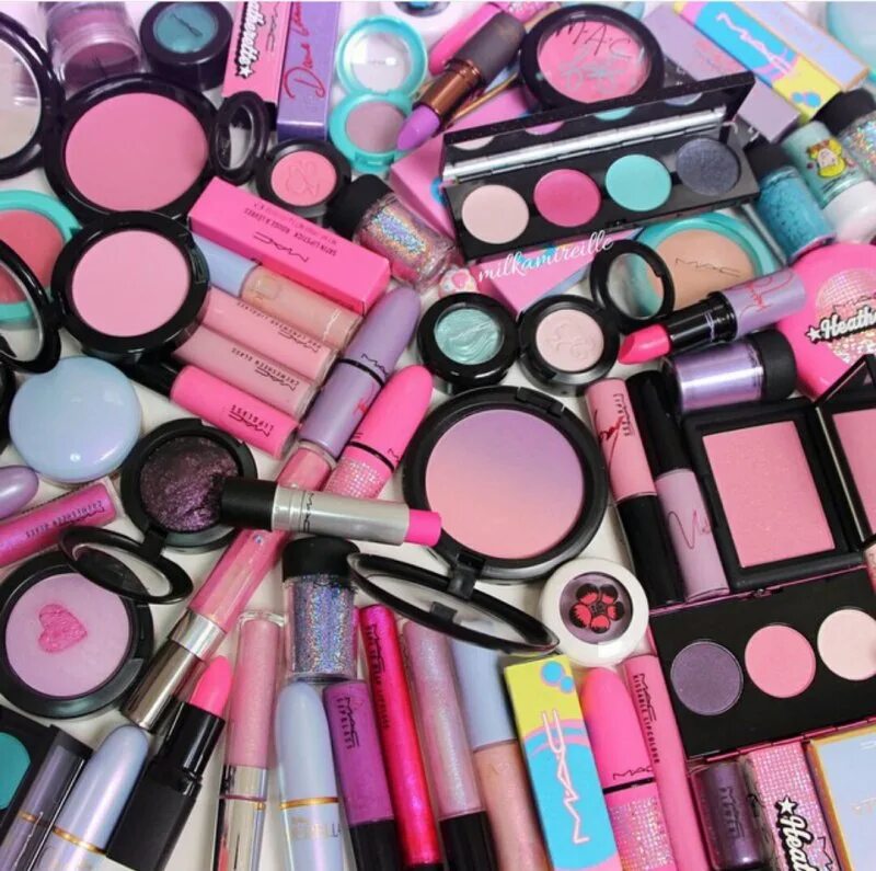 Покажи всякую косметику. Профессиональная декоративная косметика. Много косметики. Много косметики. Розовая косметика.