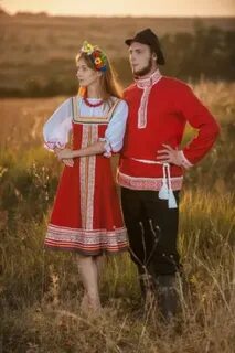 Русский костюм девушки и парня