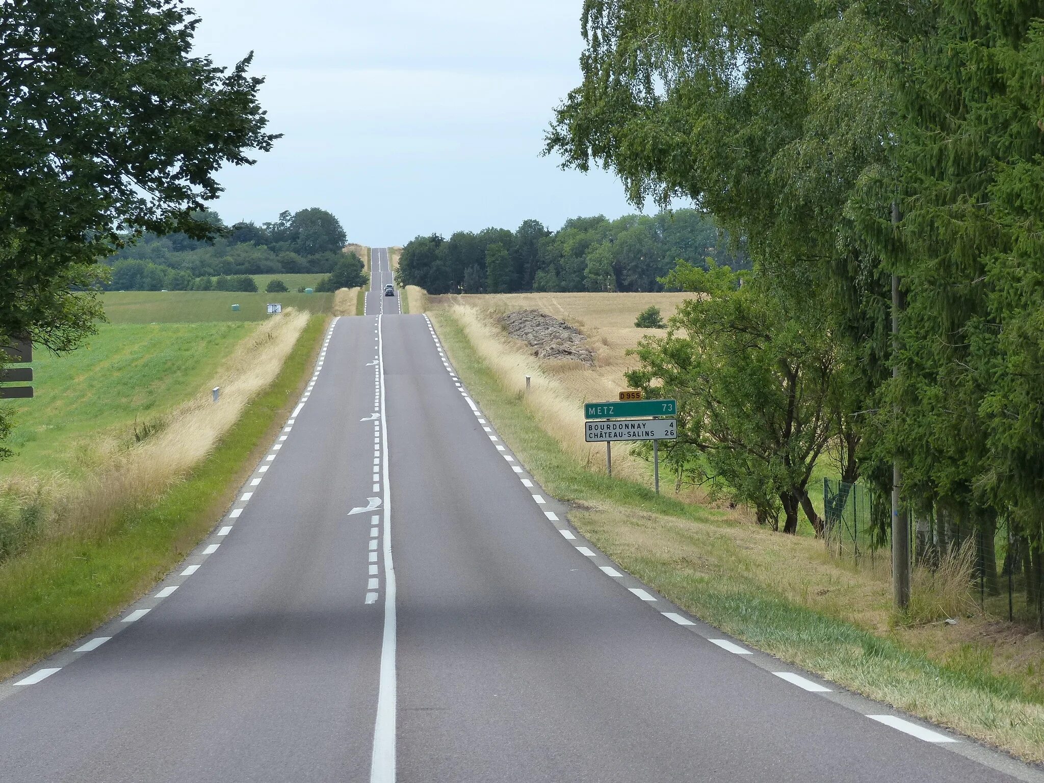 Шоссейная дорога. Двухполосная дорога. Дорога в перспективе. Широкая и узкая дорога.