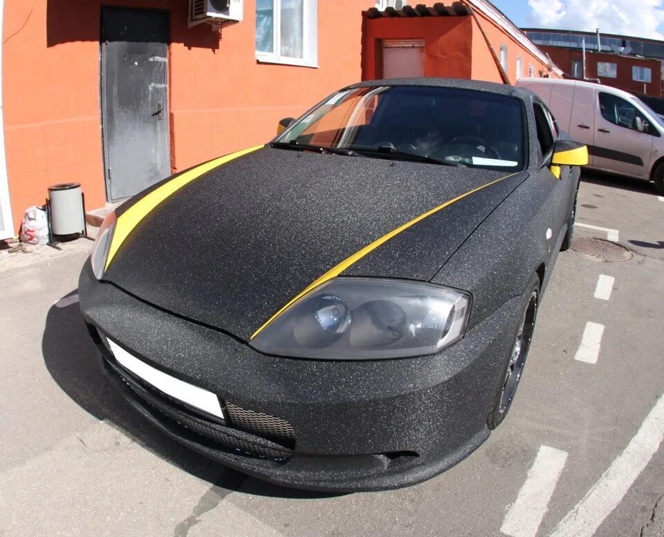 Обтянуть матовой пленкой. Тибурон Хендай матовый. Hyundai Tiburon Carbon. Тибурон Хендай в рапторе. Хендай Тибурон черный матовый.