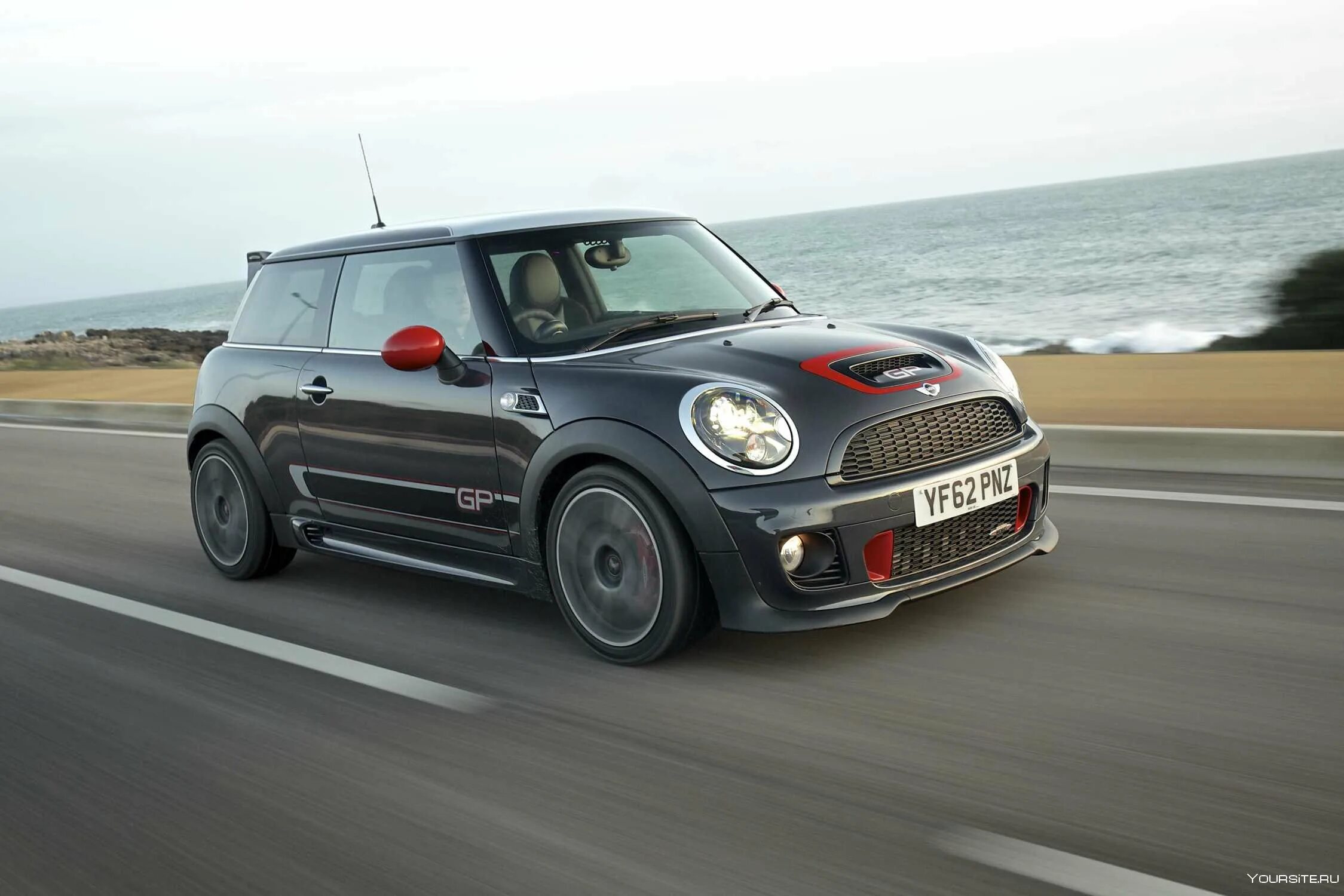 Включи мини машина. Mini John Cooper works GP 2012. Мини Купер 2019. Мини Купер 2015. Mini r56 JCW.