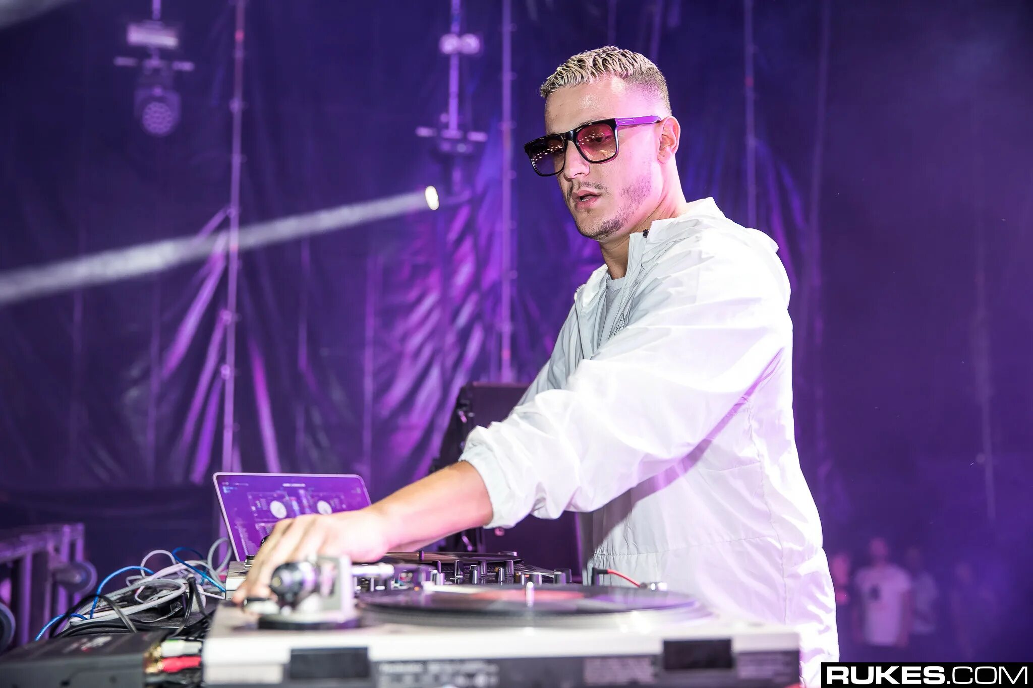 Шон тайс диджей. Музыка dj snake. Dj snake album. Dj snake 2004. Dj snake.