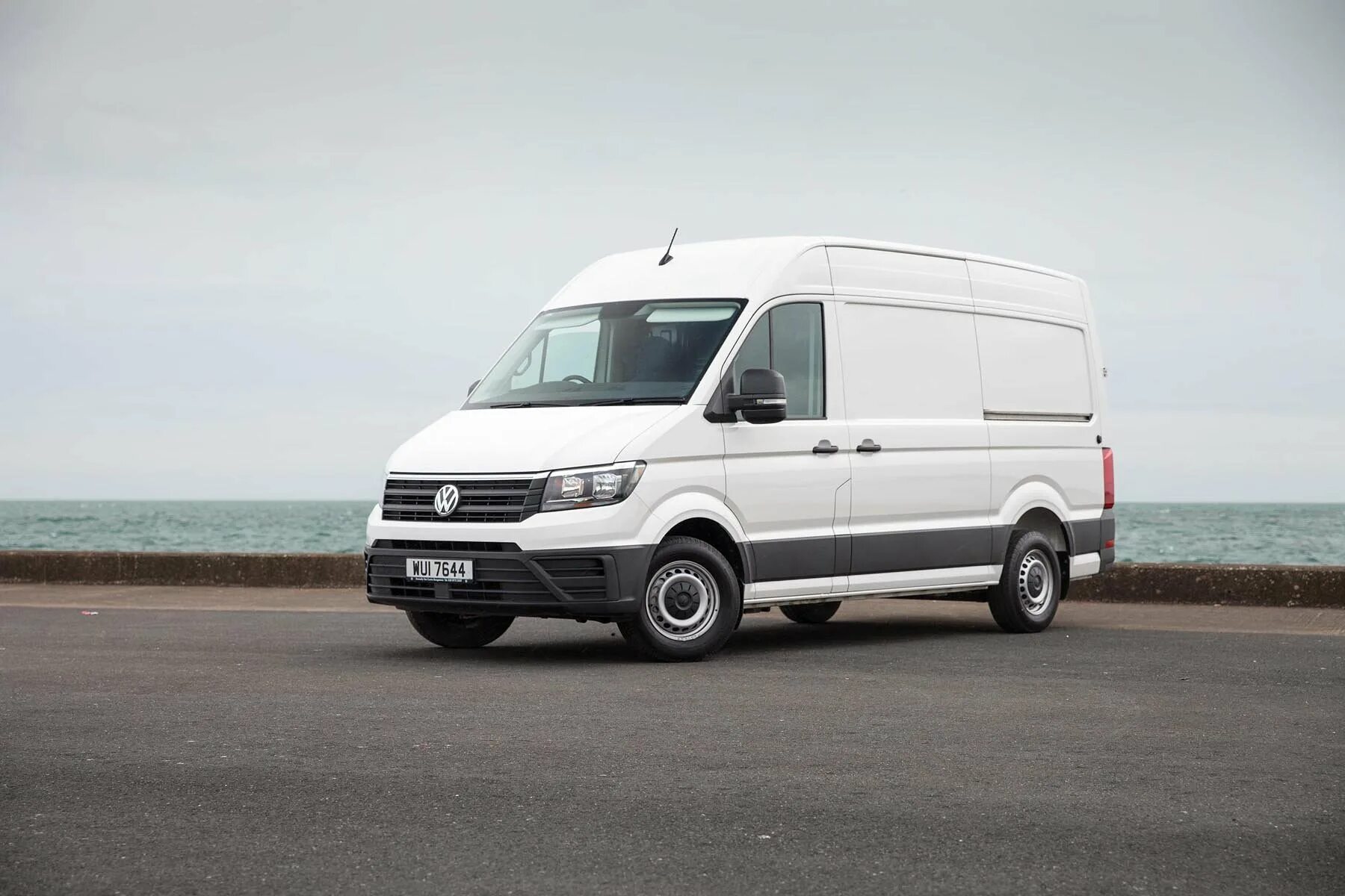 Volkswagen crafter купить. Фольксваген Крафтер грузовой. Микроавтобус Фольксваген Крафтер. Фольксваген Крафтер макси. Volkswagen Crafter фургон.