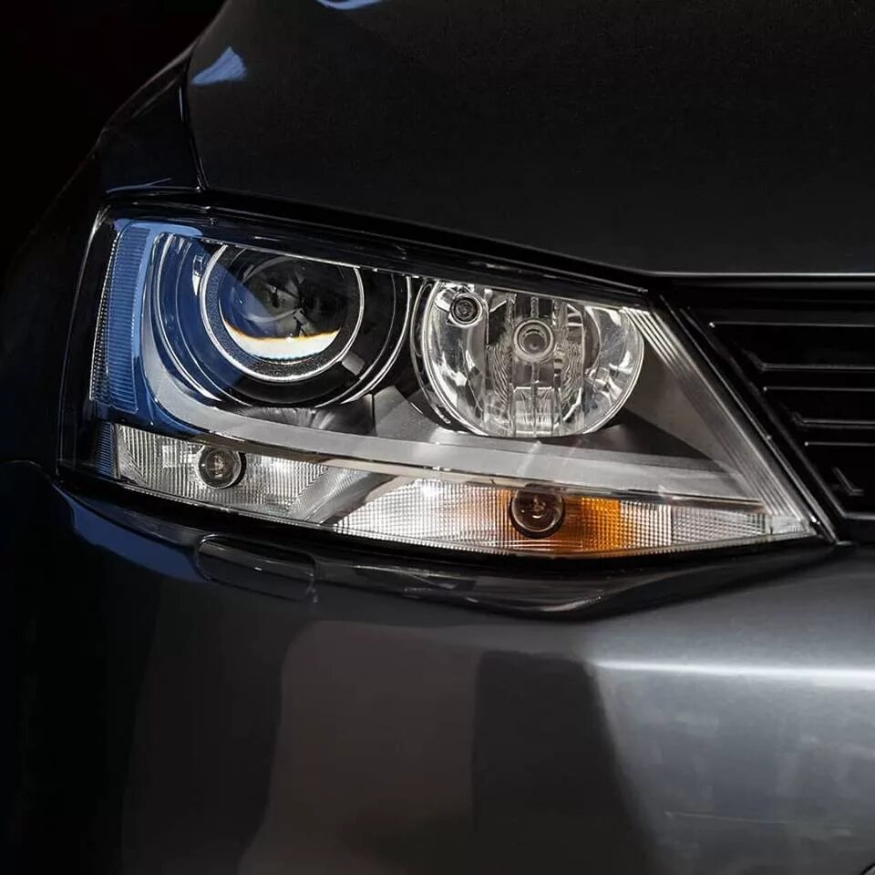 Линзы volkswagen. Volkswagen Jetta 6 с линзами. Линзы Джетта 6. Volkswagen Jetta 6 bi led. Bi led модули на Volkswagen Jetta 6.