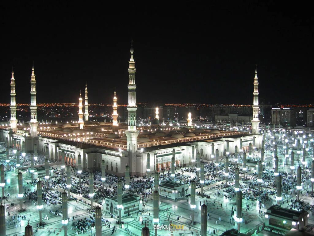 Самые крупные мечети. Самая большая мечеть в Мекке. Медина Абу Даби. Мекка Абу Даби. Самая красивая мечеть в мире Мекка.