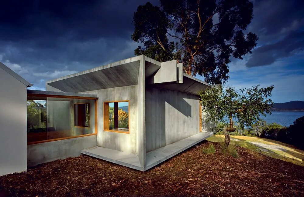 Бетонный домик. Одноэтажный дом из бетона. Монолитный коттедж. Монолитный бетонный дом. Дом из монолитного бетона.