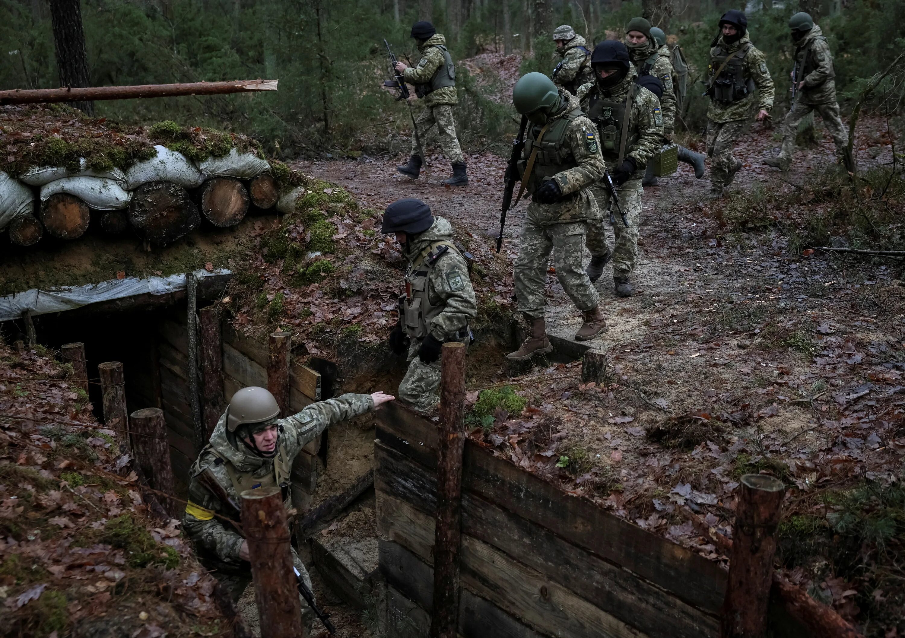 Укр 2023. Солдаты России на Украине. Военные на границе. Противотанковый окоп.