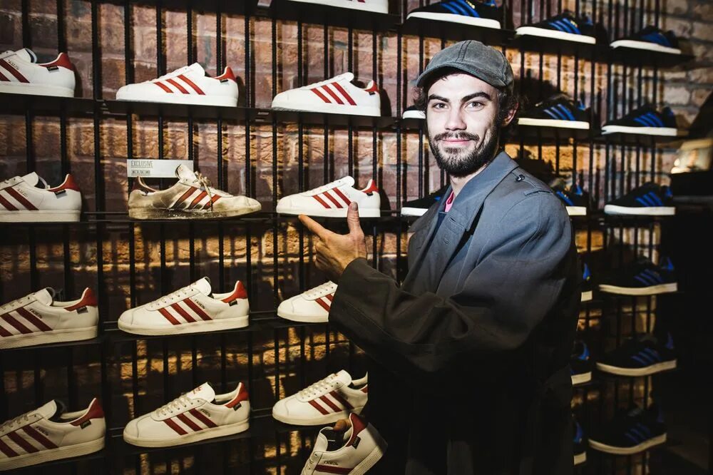 Магазин адидас найк. Adidas Originals Кузнецкий мост. Адидас Кузнецкий мост 6/3. Магазин Кузнецкий мост adidas. Адидас Москва магазин на Кузнецком мосту.