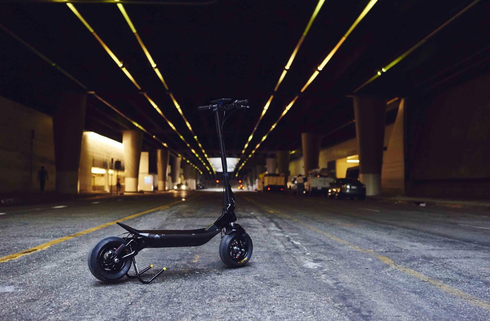 Электросамокат 100 км/ч. На самом быстром самокате. Электротранспорт для передвижения. Кататься на самокате. Электросамокат rion 2.