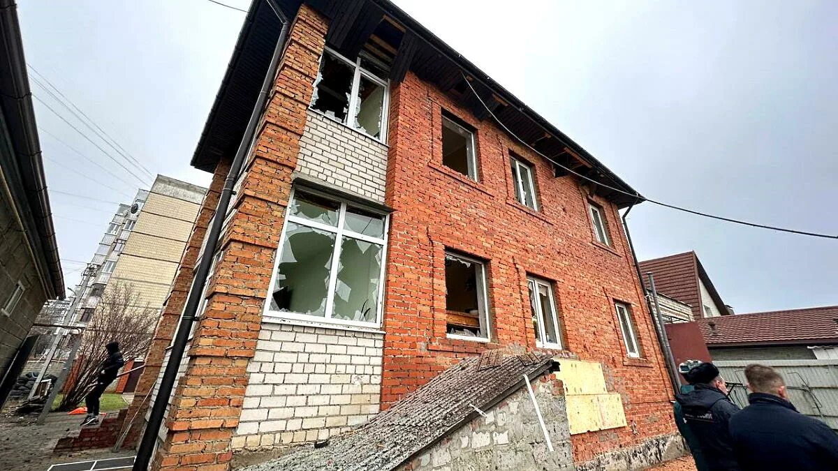 Шебекино белгородская область обстрел. Разрушающиеся многоэтажки. Валуйки белгородская область обстрел. Обстрел села. Белгород обстрел 2022.