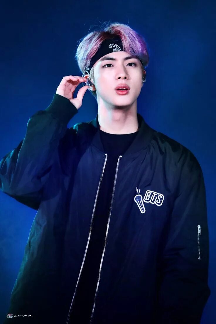 Джин бтс 2020. Kim seok jin. Джин с тёмными волосами. Джина с. Джина с.