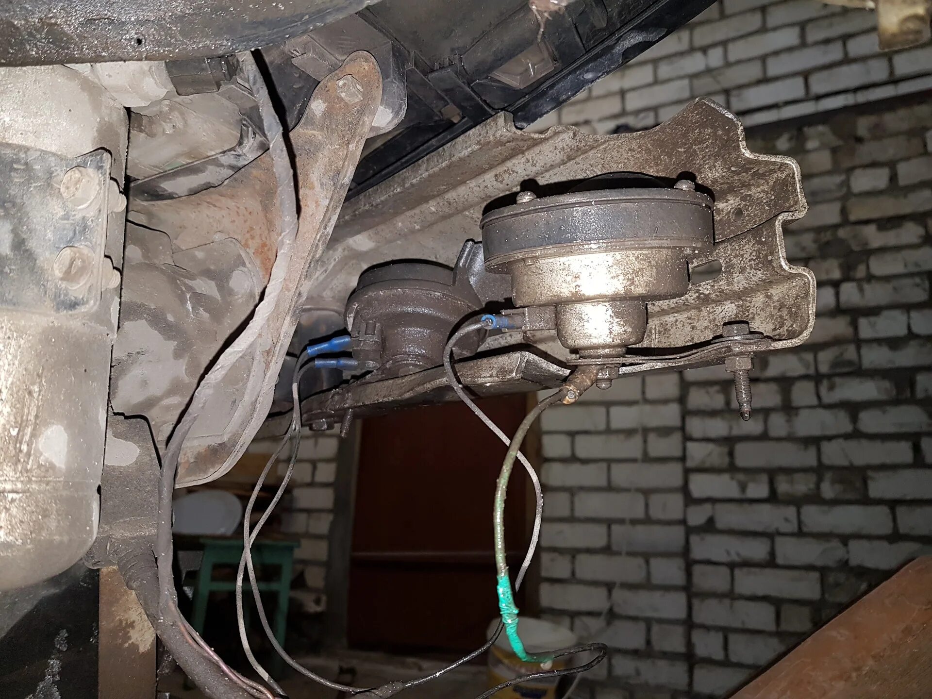 Сигнал е46. Сигнал bmw e46. звуковой сигнал бмв е46. крепление сигнала бмв е46. сигнал звуковой бмв х3 f25.