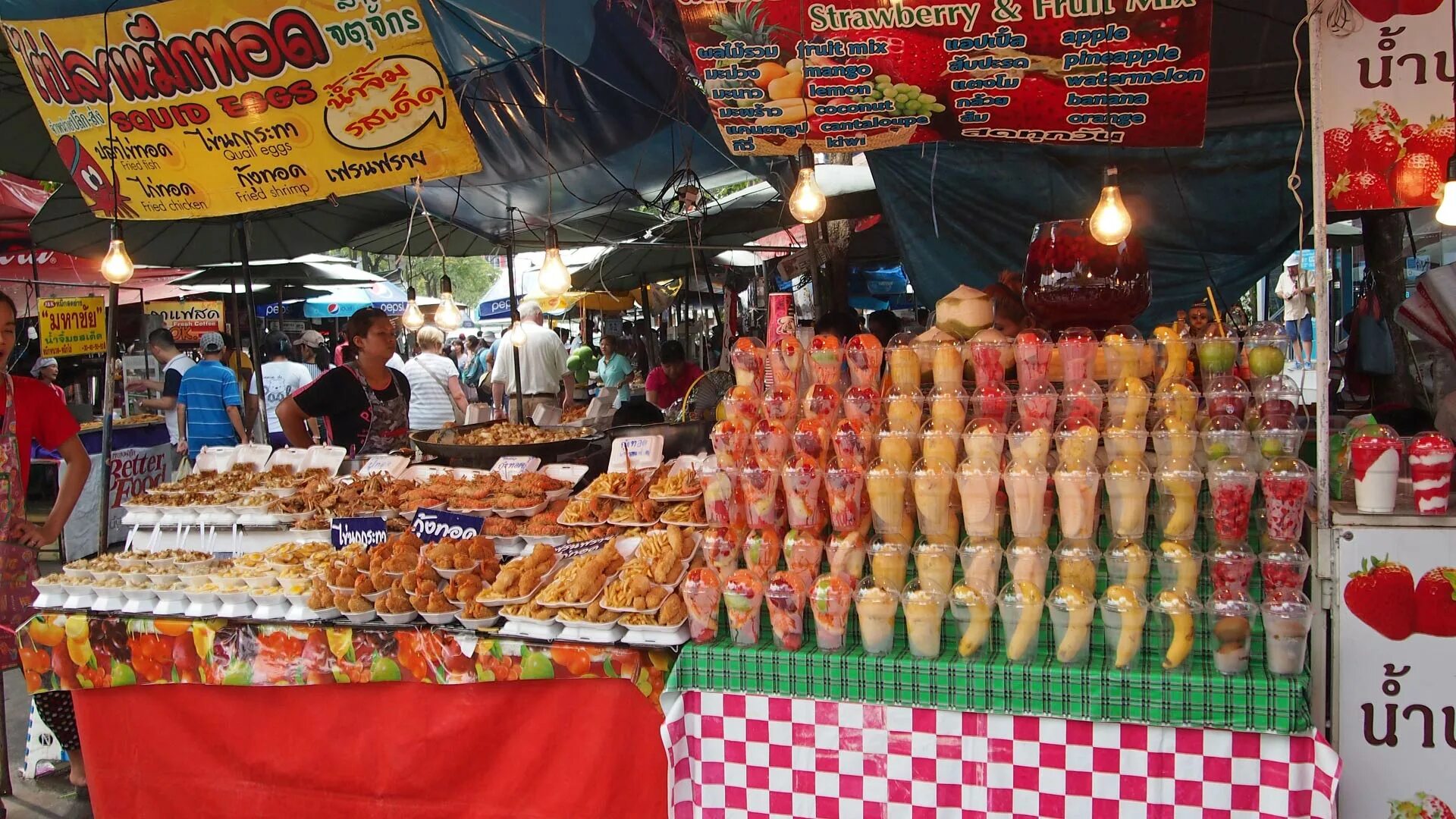 Фрукты в бангкоке. Рынок Чатучак в Бангкоке. Чатучак рынок в Тайланде. Чатучак рынок в Бангкоке еда. Тайланд рынок еды.