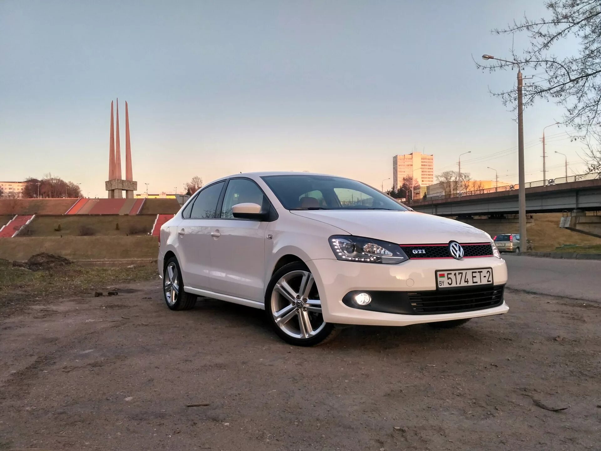 Р17 пенза. Поло седан r17 ротор. VW Polo sedan r17. Ronal r17 Polo sedan. Диски r17 на Фольксваген поло седан.