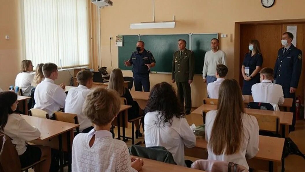 Школа 57 новосибирск. Профильные классы новосибирска. Профильные классы 7 класс варианты. Медицинский класс в школе. Профильные классы новосибирска.