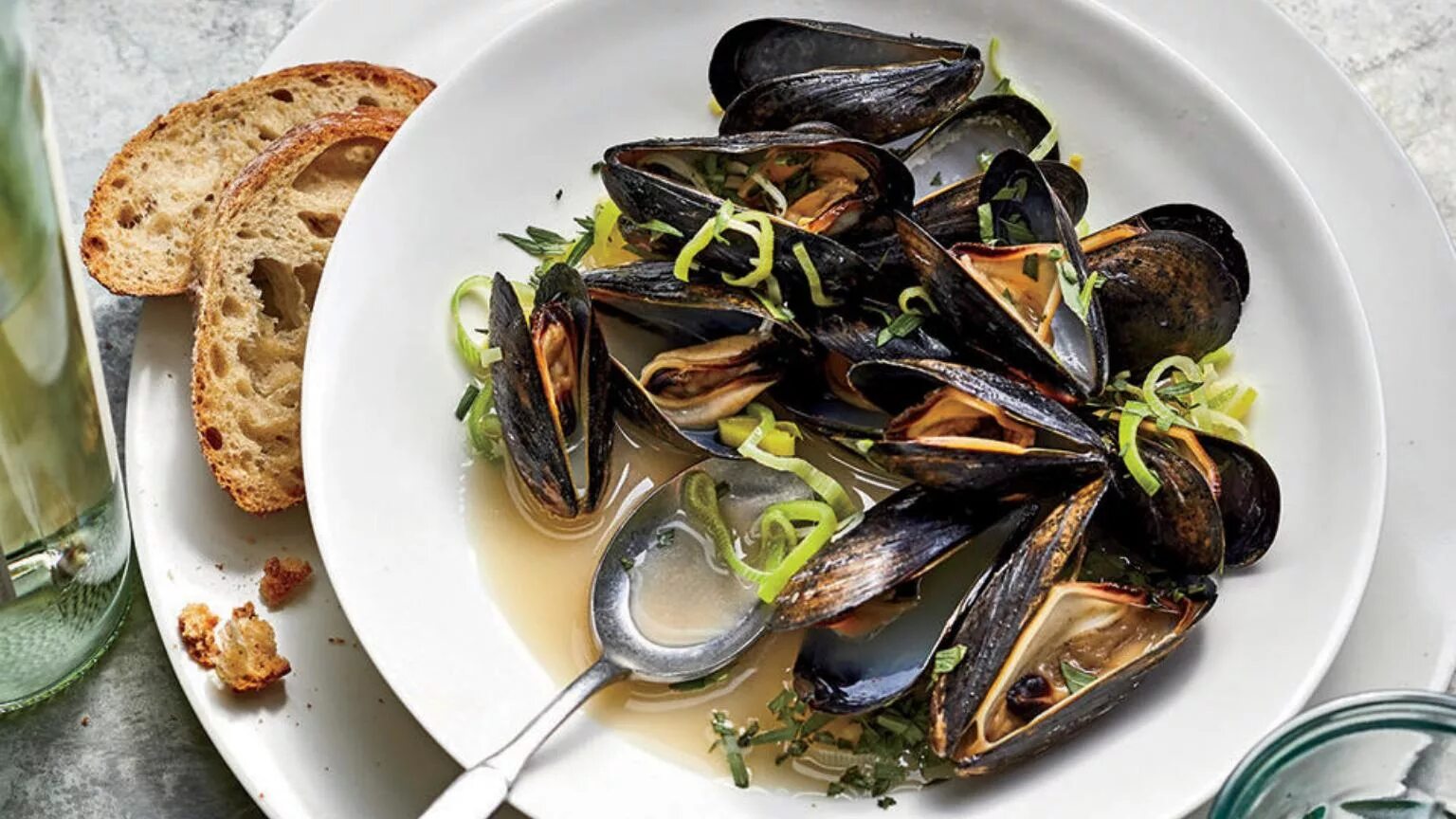 Мидии пилаки. Запечённые мидии в ракушках. Мидии. Мидии в соусе том ям. Мидия моллюск.
