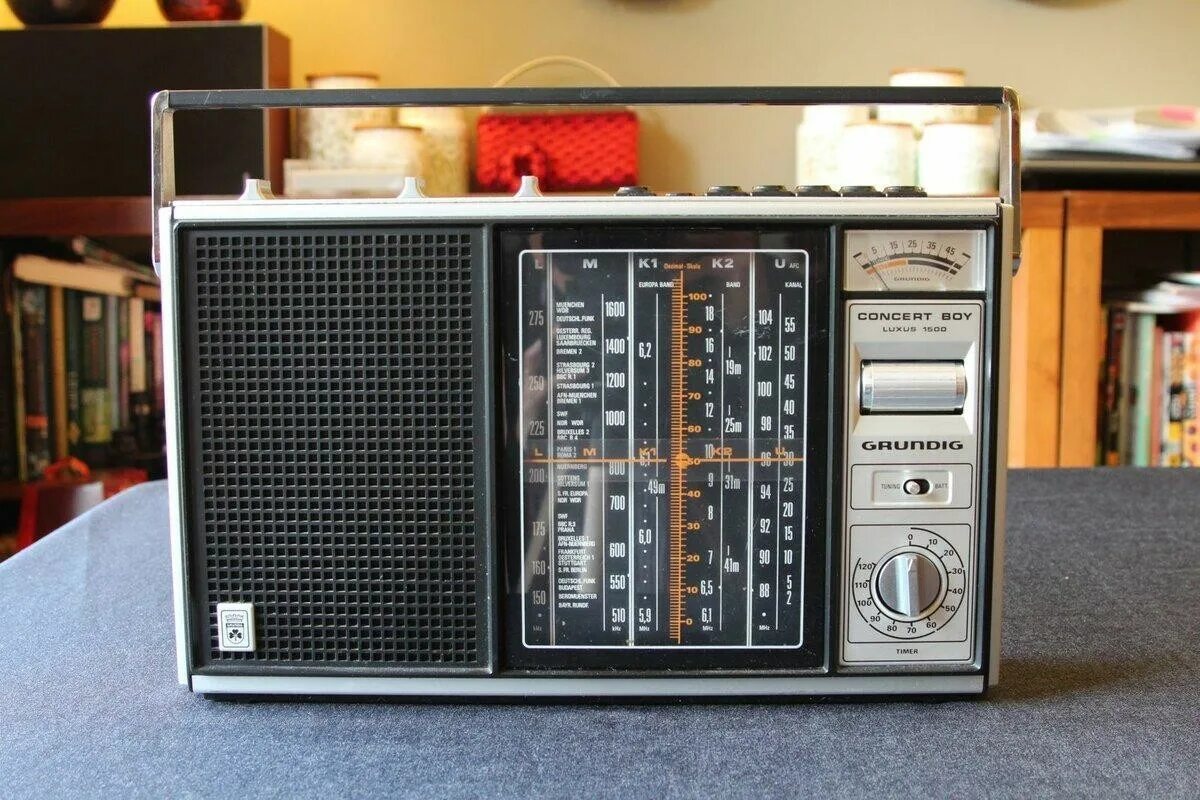 Грюндик т66. Grundig concert boy luxus 1500. Grundig boy 700. Радиоприемник грюндик сателлит. Grundig rr1140.