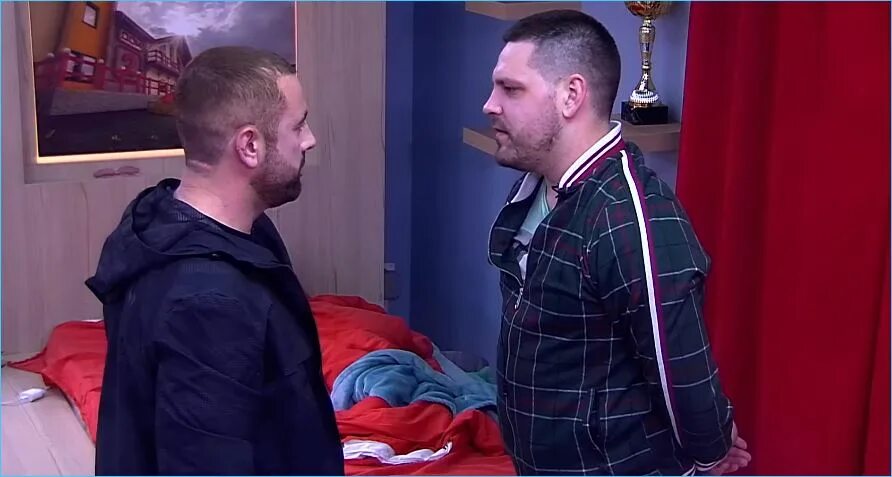 Дом 2 драка зараховича. Дубровский дом 2. драка барзикова и адеева.