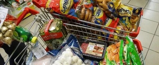 Раздавать продукты. Раздача продуктов. бесплатная раздача еды. фудшеринг в пятерочке. раздадут продукты.