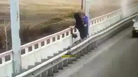 Подростки скинули