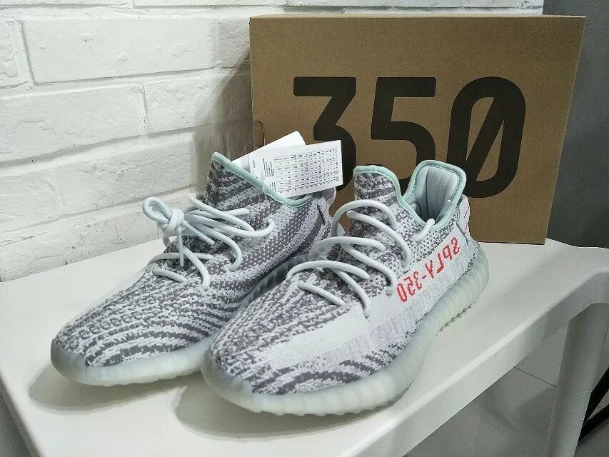 Таке изи. Yeezy Boost 350 Blue Tint. ИЗИ 350 расцветки. ИЗИ 350 v2 расцветки. Yeezy 350 расцветки.