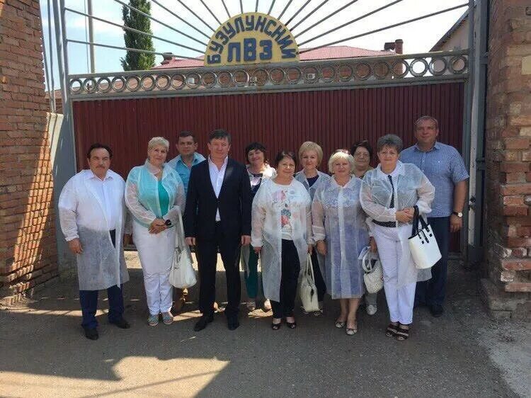 Бузулук новости на сегодня оренбургская. Ликероводочный завод Бузулук. Ликероводочный завод Оренбург. ООО Бузулукское молоко. Директор Бузулукское молоко.