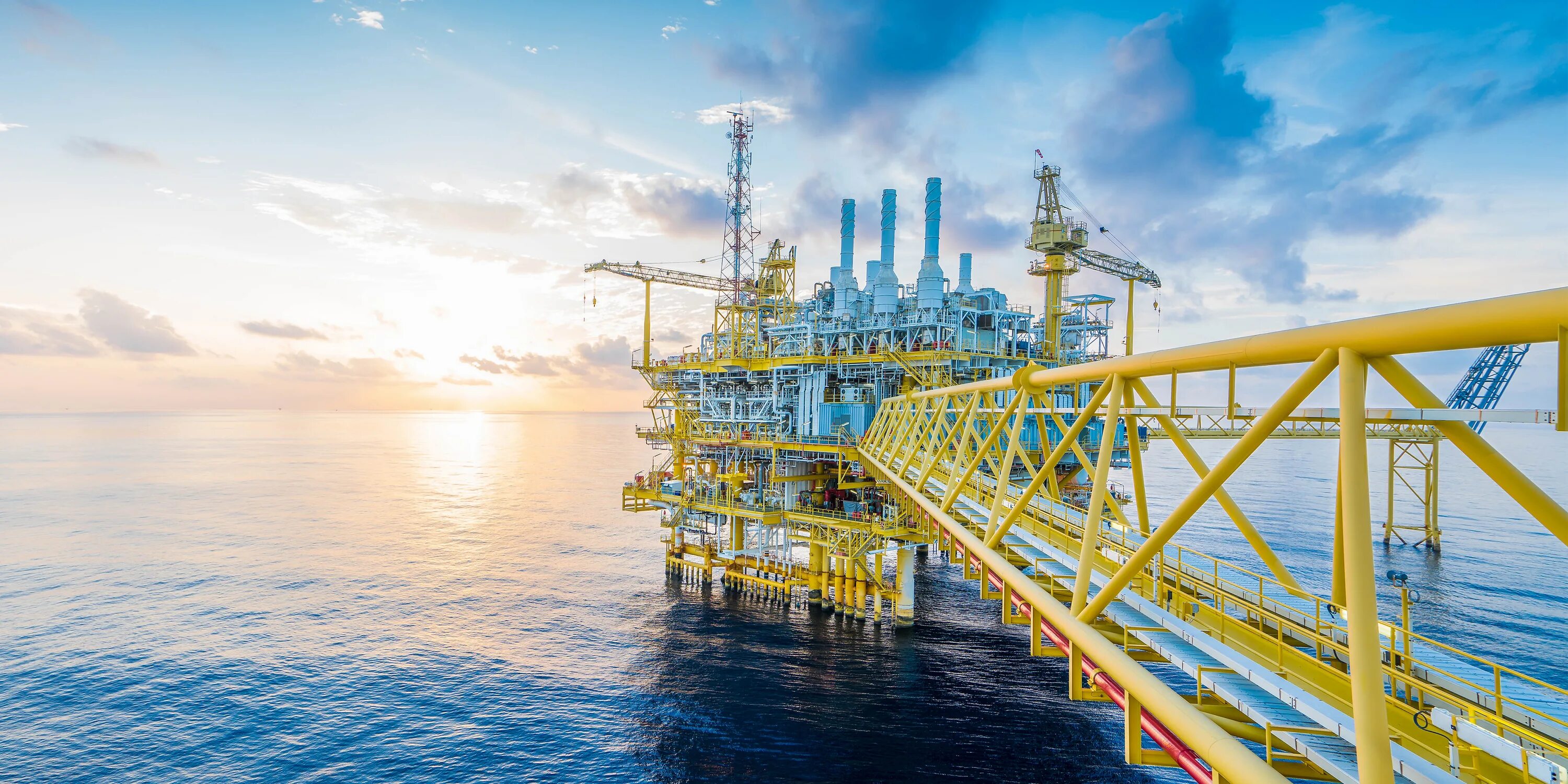 Нефтедобывающие предприятия. Роснефть новокуйбышевский нпз. Строй газ нефть. Апстрим в нефтегазовой отрасли. Нефтегазовая промышленность.