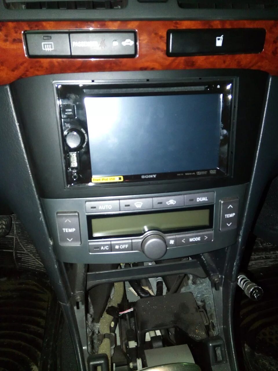 Как снять магнитолу авенсис версо Установка USB адаптера Toyota Avensis II, 2 л, 2005 года аксессуары DRIVE2