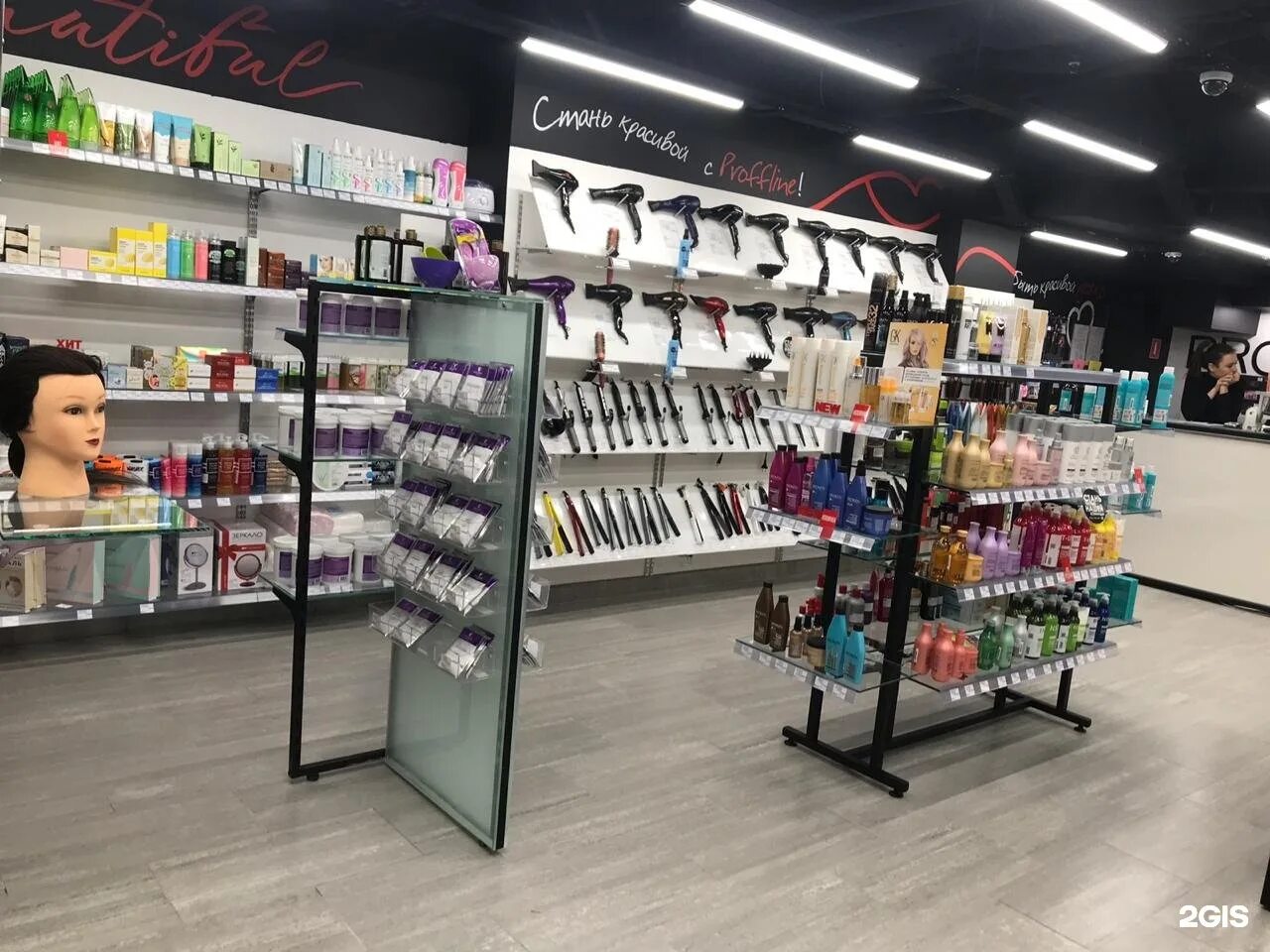 стойки с проф косметикой для волос. косметика сити магазин. профмаркет стилист проспект мира. индустрия красоты в спб. магазин профессиональной косметики тихорецк.
