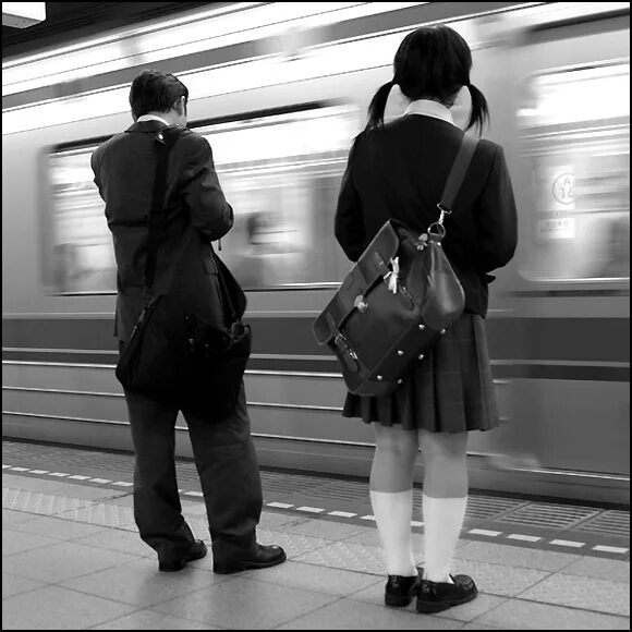 Поезд проходя мимо. Поезд проходя мимо. Поезд проходит за 15 секунд мимо телеграфного столба и за 45. Поезд проходит мост. Поезд проходя мимо разъезда за 1/4.