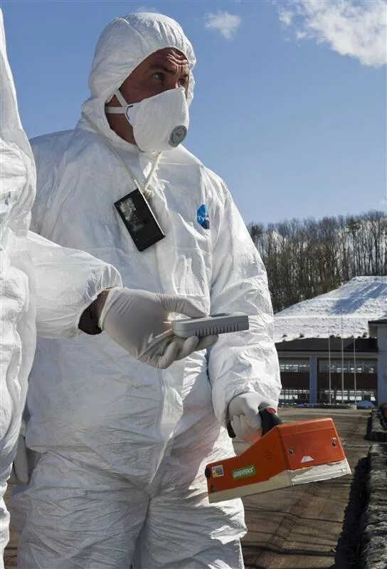 Фукусима взрыв на АЭС. Первая помощь при аварии на АЭС. Авария на атомной станции медицинская помощь. Фукусима АЭС 2011 фото.