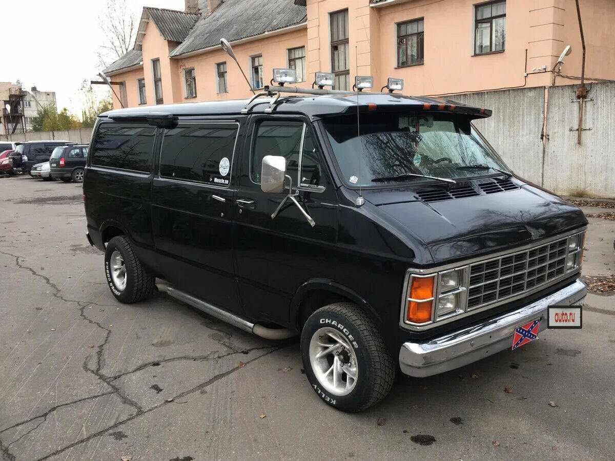 Купить додж бу авито. 1983 Chevrolet chevy van. Dodge Ram van 80. Dodge Ram van 1993. Минивэн dodge Ram van.