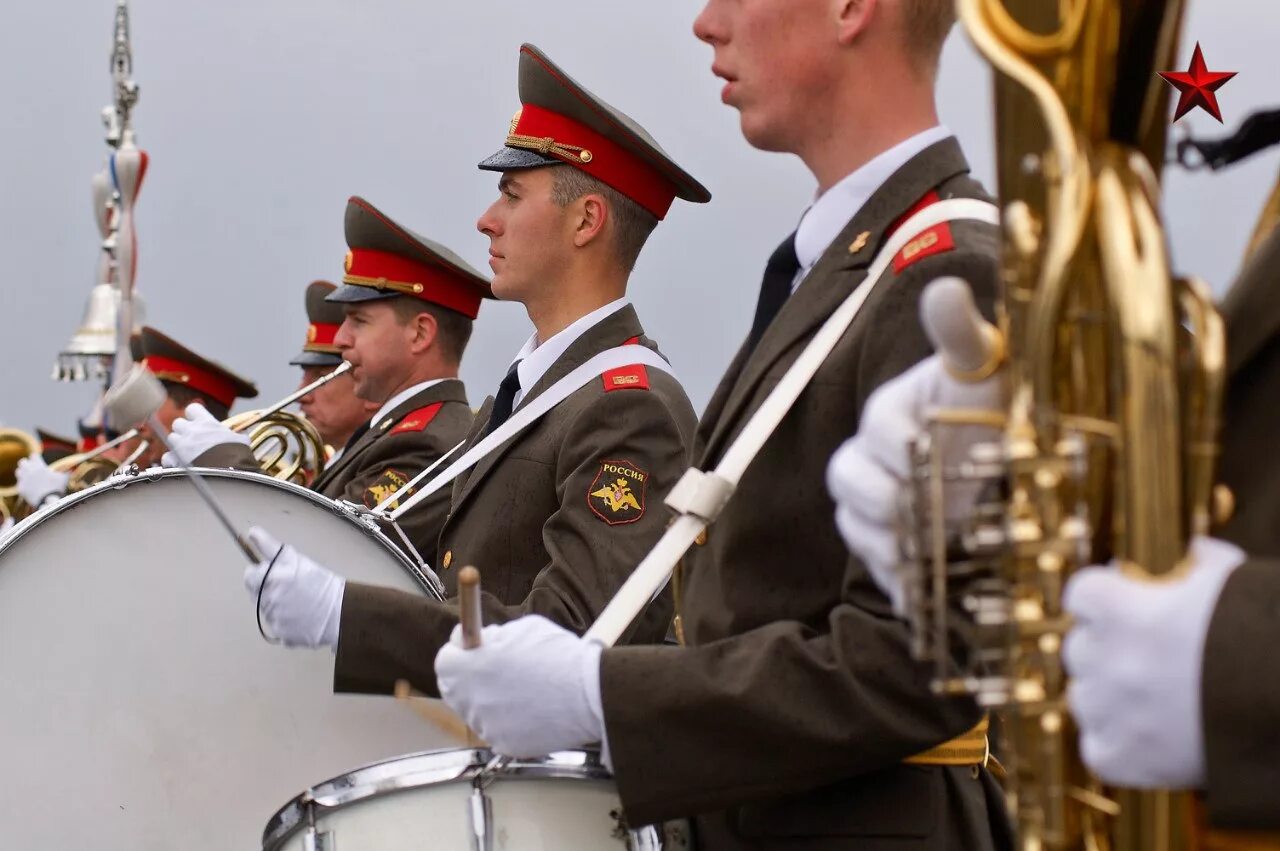 Военный оркестр день Победы парад 9 мая. Военный оркестр на параде. Духовой оркестр. Сводный оркестр на параде Победы.