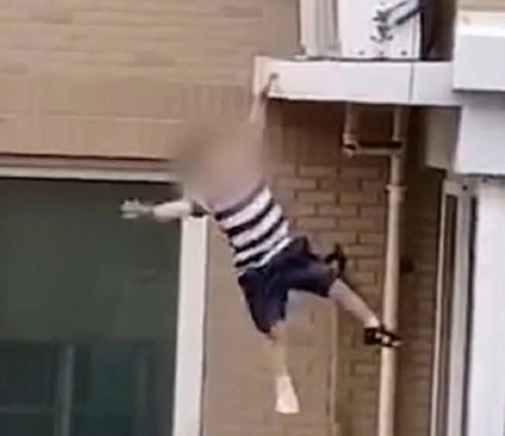 Ву юннинг. Ву юннинг. Li wei. Упал с высоты головой. Ву юннинг.