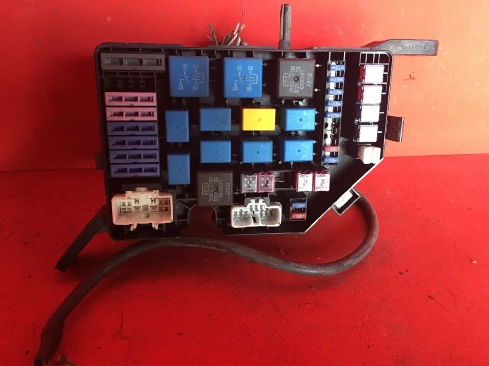 Блок предохранителей хендай туксон 2007. Нижняя крышка блока предохранителей туксон 1. Tucson tl блок предохранителей. Блок предохранителей хендай туксон 2008. Блоки с предохронителями солярис 1 рест.