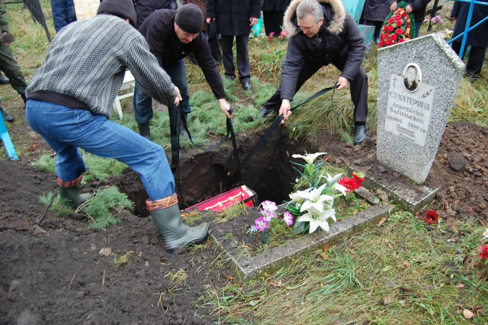 Когда захоронят прах ширвиндта. Памятник детям в Кривецком лесничестве.