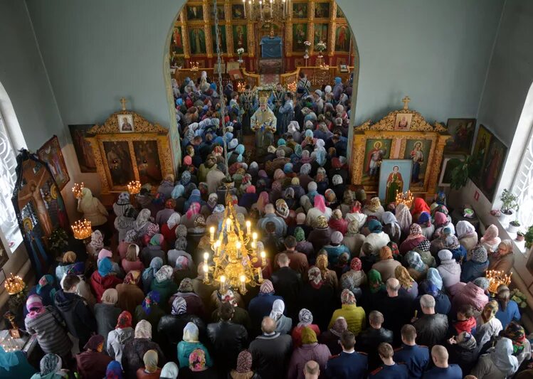 Свенский монастырь брянск успенский собор. Службы в церквях сегодня брянск. Прихожане в храме. Благовещенская церковь брянск. Храм пресвятой богородице в унече.