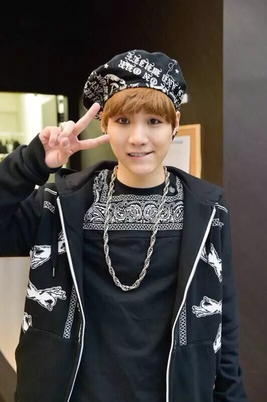 Сколько лет юнге из bts. Шуга юнги из bts. мин юнги 2013. бтс шуга 2014. шуга из bts 2013.