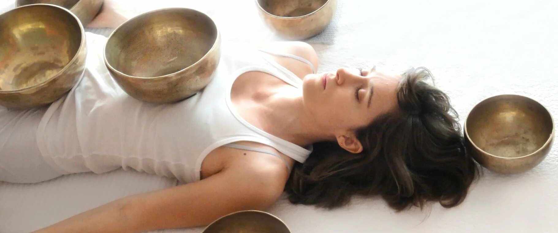 Святой грааль арт. Тибетская чаша с водой. Чаша наслаждений. Святой грааль. Чаша глиняного кубка.