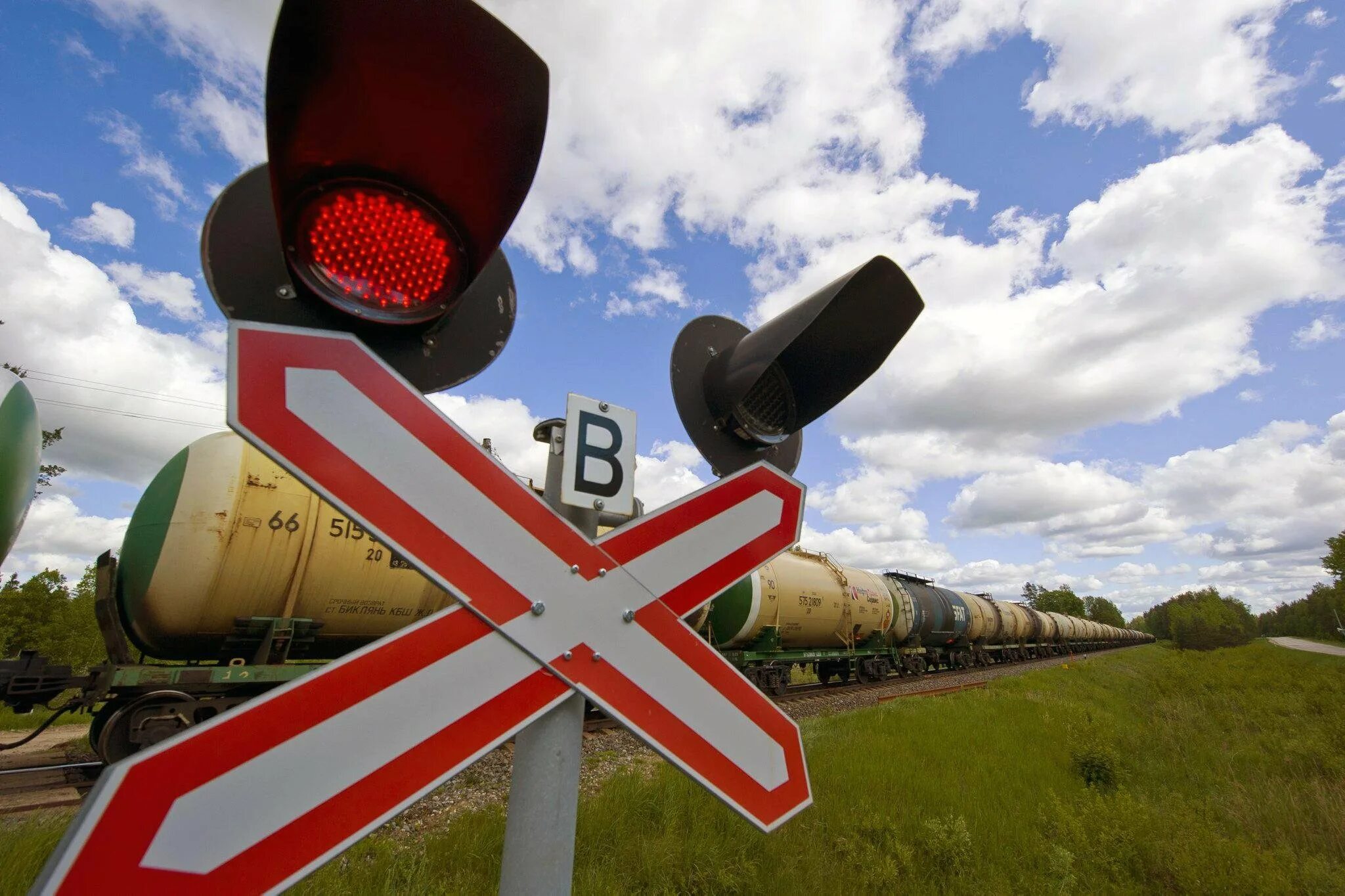 Level crossing. Шлагбаум Железнодорожный. Железнодорожный переезд. ЖД переезд. Шлагбаум железной дороги.