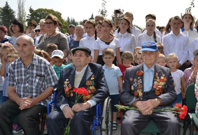 Погода в матвеев кургане на 10. Матвеев Курган. Поселок Матвеев Курган Ростовской. Школа искусств Матвеев Курган Ростовской обл. Население Матвеев Курган.