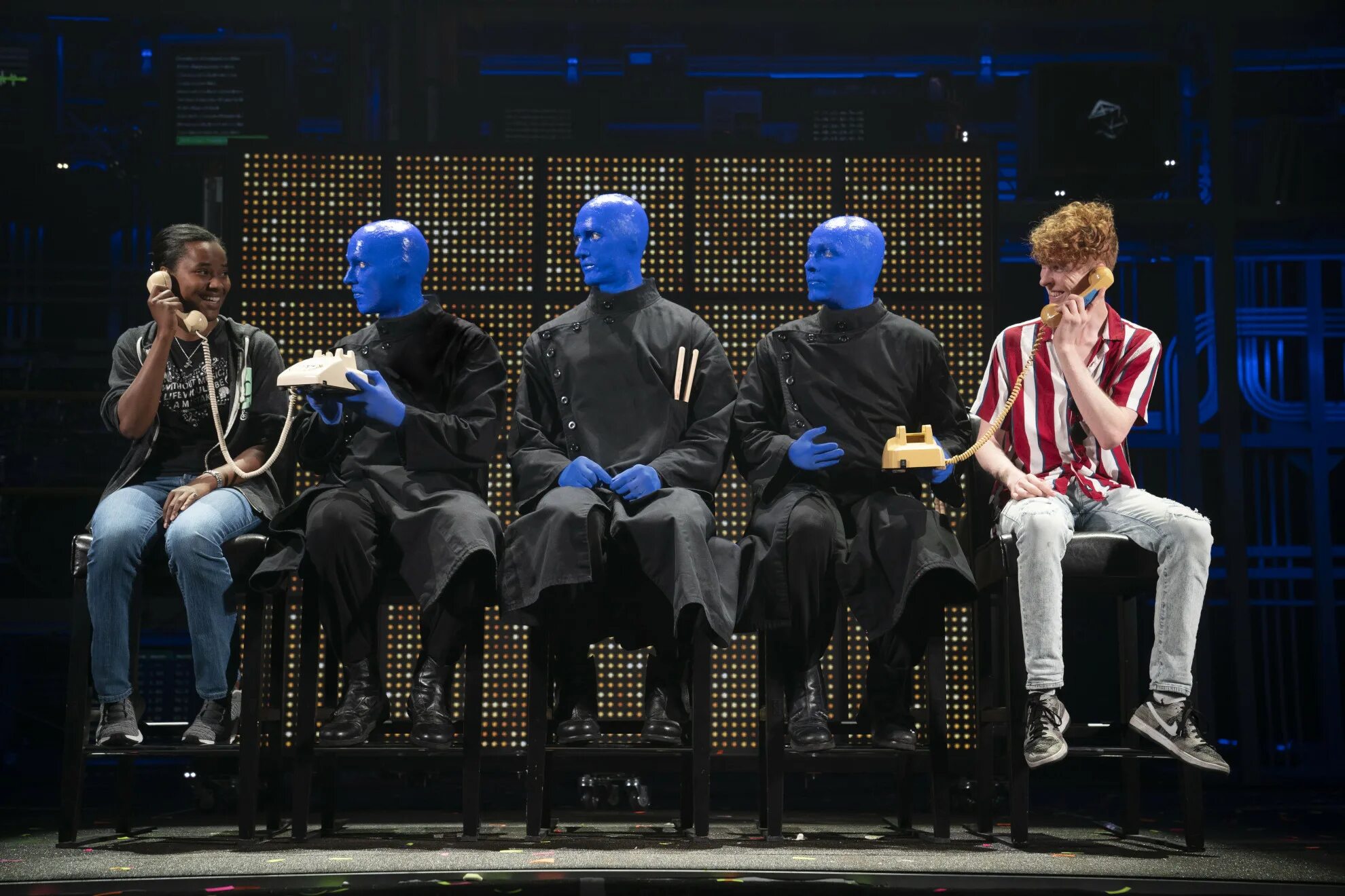 Группа Blue man Group. Солистка группы Blue man Group. Blue man Group шоу. Blue man Group вокалистка. Группа голубых мужчин