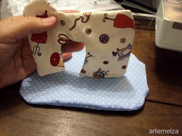 игольница в стиле crazy quilt. лоскутная игольница. подушка швеи. подушка швеи. подушка игольница для швейной машины.