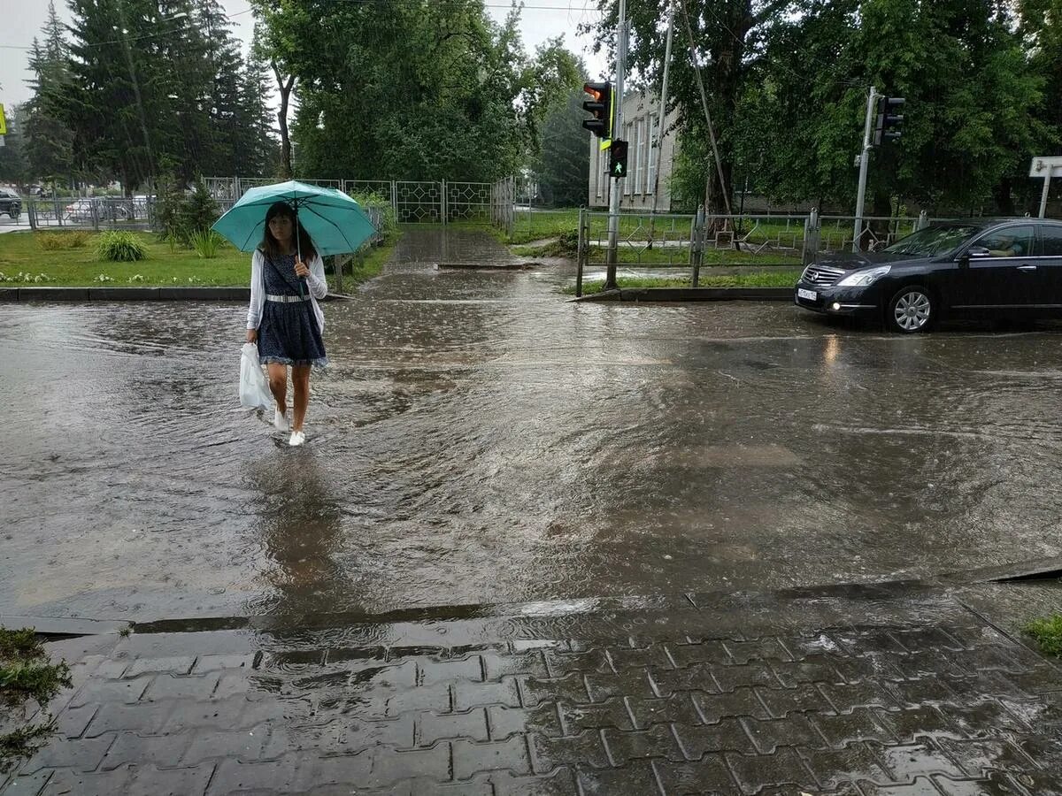 Почему работает дождь. Затяжной дождь. июнь дождь. дождь в жару. сильный дождь лето.
